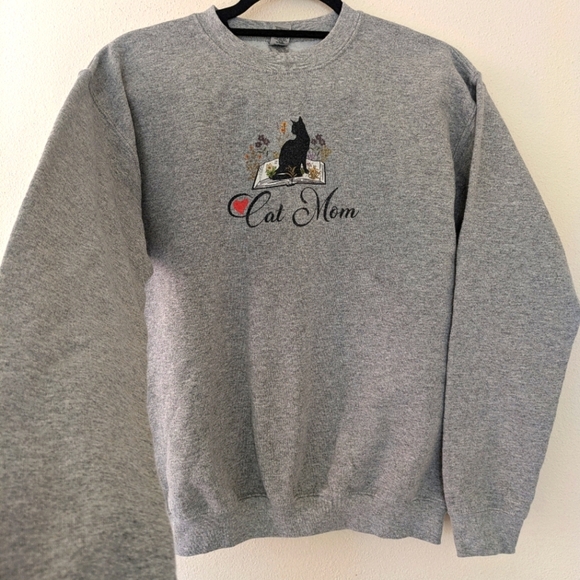 Gildan Cat Mom Gray Sweatshirt Fleece Lined Women's size M Cat Lover BookTok - Picture 2 of 7